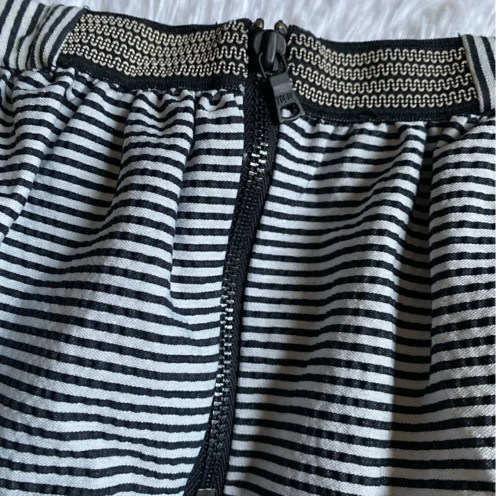 Alice + Olivia Francy’s Skirt Striped Mini Elastic Waist Zipped Back Lined‎ Sz 6
